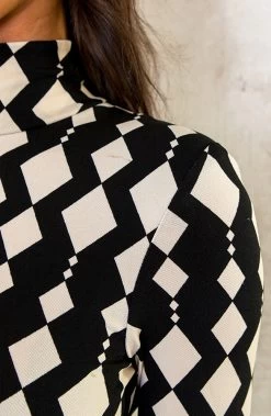 Aansluitende Jurk Overslag Gedrapeerd Print Zwart Wit -Kleding Promotie Winkel Aansluitende Jurk Overslag Gedrapeerd Print Zwart Wit 1 586x900 1