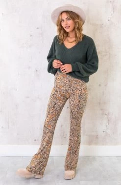 Musthave Deal Flared Broeken -Kleding Promotie Winkel Basic Soft V Trui Army 1 586x900 1