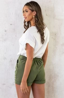 Basic Strik Shorts Legergroen -Kleding Promotie Winkel Basic Strik Shorts Legergroen 6 586x900 1