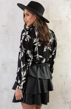 Bloemen Blouse Zwart Wit -Kleding Promotie Winkel Bloemen Blouse Zwart Wit 1 586x900 1