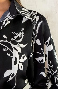 Bloemen Blouse Zwart Wit -Kleding Promotie Winkel Bloemen Blouse Zwart Wit 586x900 1