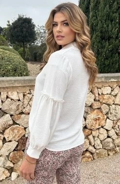 Blouse Met Ruches Mouw Ecru -Kleding Promotie Winkel Blouse Met Ruches Mouw Ecru 3 586x900 1
