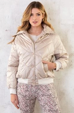 Bomber Jacket Quilted Beige -Kleding Promotie Winkel Bomber Jacket Quilted Beige 1 586x900 1