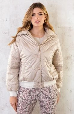 Bomber Jacket Quilted Beige -Kleding Promotie Winkel Bomber Jacket Quilted Beige 9 586x900 1