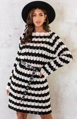Crochet Strepen Jurk Zwart Ecru -Kleding Promotie Winkel Crochet Strepen Jurk Zwart Ecru 2 1 586x900 1