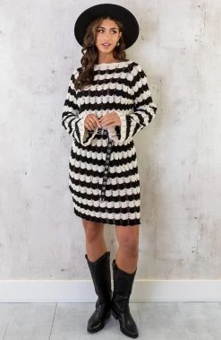 Crochet Strepen Jurk Zwart Ecru -Kleding Promotie Winkel Crochet Strepen Jurk Zwart Ecru 6 586x900 2