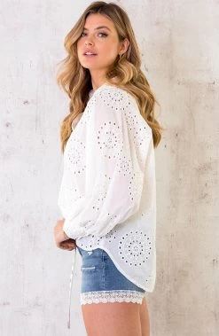 Embroidery Oversized Blouse Ecru -Kleding Promotie Winkel Embroidery Oversized Blouse Ecru 6 586x900 1