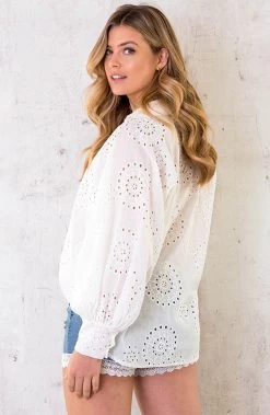 Embroidery Oversized Blouse Ecru -Kleding Promotie Winkel Embroidery Oversized Blouse Ecru 7 586x900 1