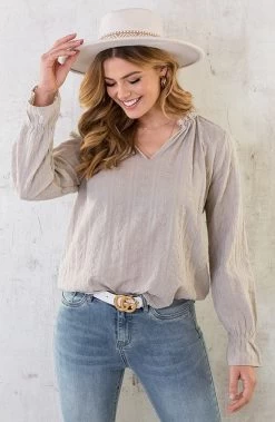 Embroidery V-hals Blouse Beige -Kleding Promotie Winkel Embroidery V hals Blouse Beige 2 586x900 1