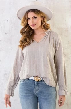 Embroidery V-hals Blouse Beige -Kleding Promotie Winkel Embroidery V hals Blouse Beige 3 586x900 1