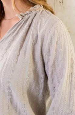 Embroidery V-hals Blouse Beige -Kleding Promotie Winkel Embroidery V hals Blouse Beige 586x900 1