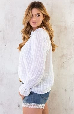 Embroidery V-hals Blouse Ecru -Kleding Promotie Winkel Embroidery V hals Blouse Ecru 4 586x900 1