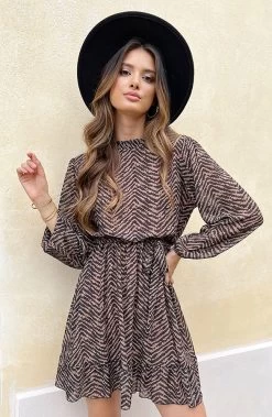 Exclusive Print Dress Camel -Kleding Promotie Winkel Exclusive Print Dress Camel 3 586x900 1