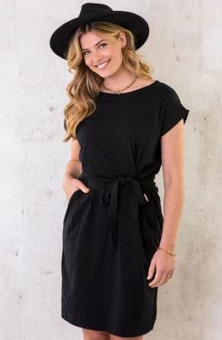 Femme Fatale Jurk Zwart -Kleding Promotie Winkel Femme Fatale Jurk Zwart 3 586x900 2