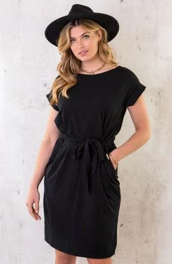 Femme Fatale Jurk Zwart -Kleding Promotie Winkel Femme Fatale Jurk Zwart 4 586x900 2