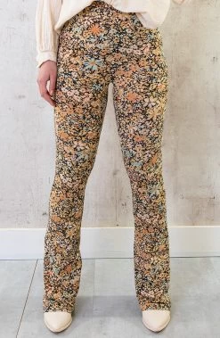 Flared Broek Bloemen -Kleding Promotie Winkel Flared Broek Bloemen 2 1 586x900 1