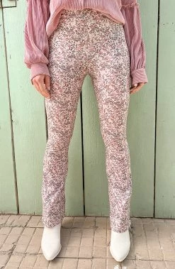 Musthave Deal Flared Broeken -Kleding Promotie Winkel Flared Broek Bloemen Creme Roze 1 586x900 3
