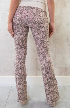 Flared Broek Bloemen Creme Roze -Kleding Promotie Winkel Flared Broek Bloemen Creme Roze 2 586x900 2