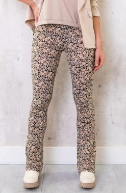 Flared Broek Bloemen Dark Beige -Kleding Promotie Winkel Flared Broek Bloemen Dark Beige 5 586x900 1