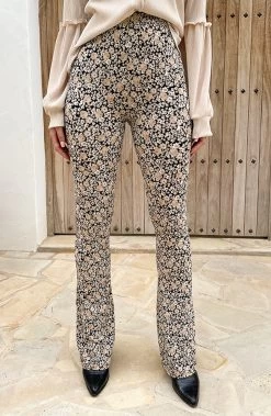 Flared Broek Bloemen Dark Beige -Kleding Promotie Winkel Flared Broek Bloemen Dark Beige close1 586x900 1