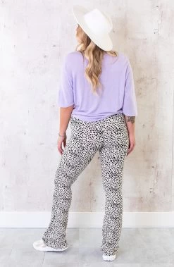 Flared Broek Cheetah Creme -Kleding Promotie Winkel Flared Broek Cheetah Creme 2 586x900 2