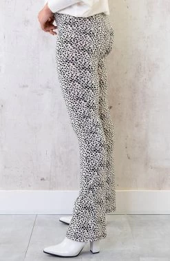 Flared Broek Cheetah Creme -Kleding Promotie Winkel Flared Broek Cheetah Creme 3 586x900 1