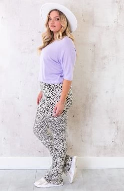 Flared Broek Cheetah Creme -Kleding Promotie Winkel Flared Broek Cheetah Creme 3 586x900 3