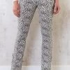 Flared Broek Cheetah Creme -Kleding Promotie Winkel Flared Broek Cheetah Creme 4 586x900 1