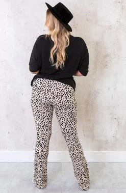 Flared Broek Panterprint Creme -Kleding Promotie Winkel Flared Broek Panterprint Creme 2 1 586x900 1