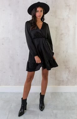 Enkellaarzen Croco Zwart -Kleding Promotie Winkel Flawless Ruffle Jurk Black 2 586x900 1