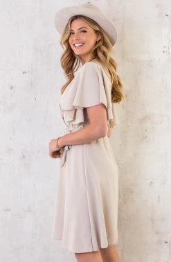 Florence Jurk Beige 2.0 23 Florence Jurk Beige 2.0 -Kleding Promotie Winkel Florence Jurk Beige 2 2 586x900 2