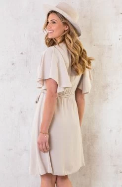 Florence Jurk Beige 2.0 24 Florence Jurk Beige 2.0 -Kleding Promotie Winkel Florence Jurk Beige 2 3 586x900 2