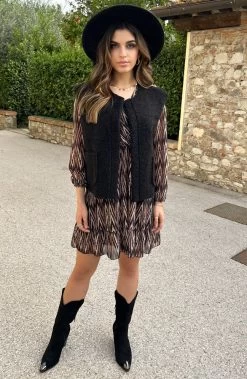 Gilet Pocket Teddy Zwart -Kleding Promotie Winkel Foto 25 10 2022 05 34 21 586x900 1