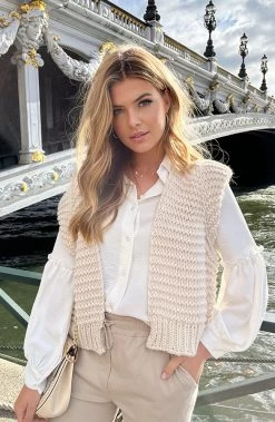 Blouse Met Ruches Mouw Ecru -Kleding Promotie Winkel Gebreid Gilet Beige 1 586x900 1