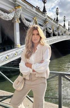 Blouse Met Ruches Mouw Ecru -Kleding Promotie Winkel Gebreid Gilet Beige 2 586x900 1