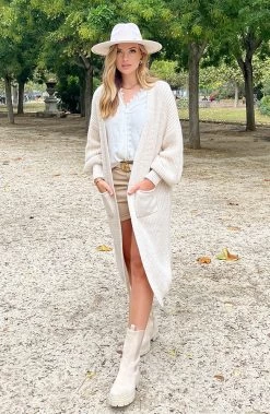 Gebreid Vest Met Zakken Beige -Kleding Promotie Winkel Gebreid Vest Met Zakken Beige 3 586x900 1