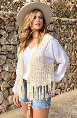 Gehaakt Gilet Fringe Beige -Kleding Promotie Winkel Gehaakt Gilet Fringe Beige 1 586x900 1