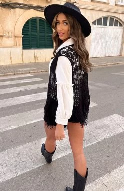 Blouse Met Ruches Mouw Ecru -Kleding Promotie Winkel Gehaakt Gilet Fringe Zwart 3 586x900 1