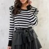 Gestreepte Ruffle Top Zwart Wit -Kleding Promotie Winkel Gestreepte Ruffle Top Zwart Wit 5 586x900 1
