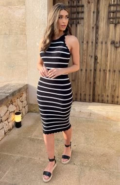 Halter Jurk Gestreept Zwart -Kleding Promotie Winkel Halter Jurk Gestreept Zwart 2 586x900 1