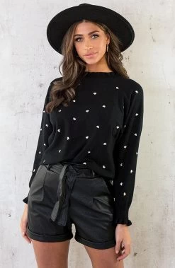 Leren Shorts Met Strik 17 Leren Shorts Met Strik -Kleding Promotie Winkel Hartjes Ruffle Trui Zwart Goud 3 1 586x900 1