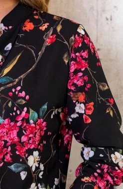 V-hals Bloemen Blouse Zwart -Kleding Promotie Winkel IMG9730 586x900 1
