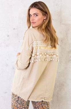 Ibiza Tassel Jacket Oversized Beige -Kleding Promotie Winkel Ibiza Tassel Jacket Beige 5 586x900 1