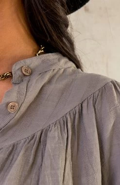 Katoenen Knopen Blouse Taupe -Kleding Promotie Winkel Katoenen Knopen Blouse Taupe 7 586x900 1