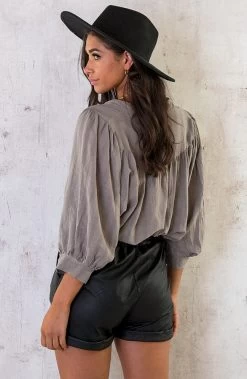 Katoenen Knopen Blouse Taupe -Kleding Promotie Winkel Katoenen Knopen Blouse Taupe 8 586x900 1