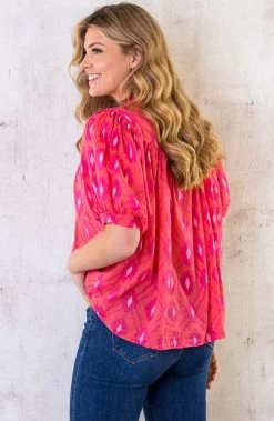Katoenen Pofmouw Blouse Aztec Fuchsia -Kleding Promotie Winkel Katoenen Pofmouw Blouse Aztec Fuchsia 4 586x900 1
