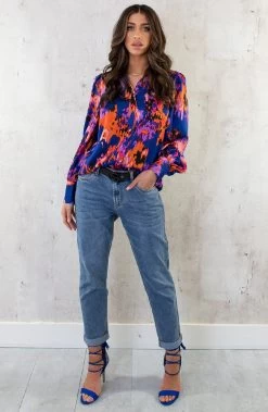 Mom Fit Jeans Light Blue -Kleding Promotie Winkel Knopen Print Blouse Kobalt Oranje 5 586x900 3