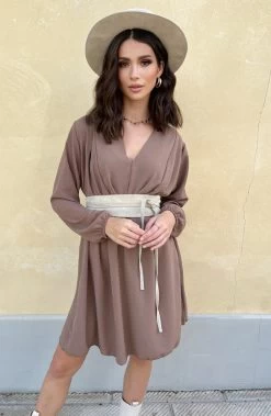 Limited Jurk Chicago Taupe -Kleding Promotie Winkel Limited Jurk Chicago Taupe 4 586x900 1