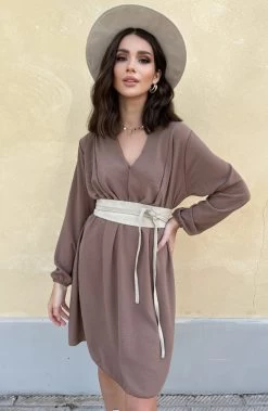 Limited Jurk Chicago Taupe -Kleding Promotie Winkel Limited Jurk Chicago Taupe 5 586x900 1