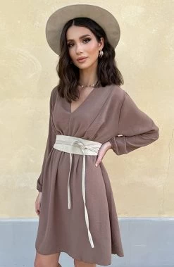 Limited Jurk Chicago Taupe -Kleding Promotie Winkel Limited Jurk Chicago Taupe 7 586x900 1